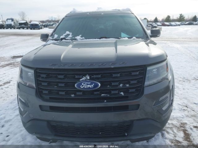 Ford Explorer Sport Image 3