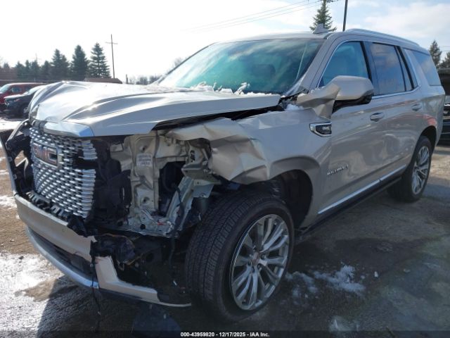 GMC Yukon 4wd Denali Image 3