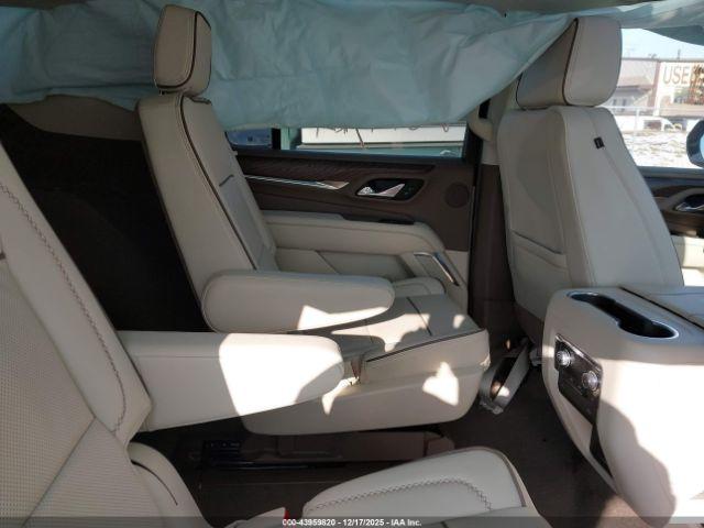 GMC Yukon 4wd Denali Image 16