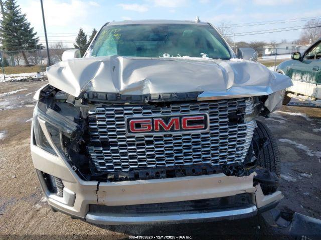 GMC Yukon 4wd Denali Image 13